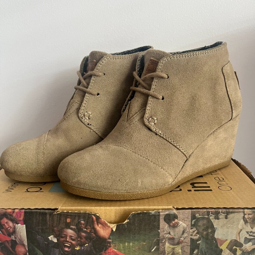TOMS Desert Wedge Ankle Booties Taupe Suede Size 5.5